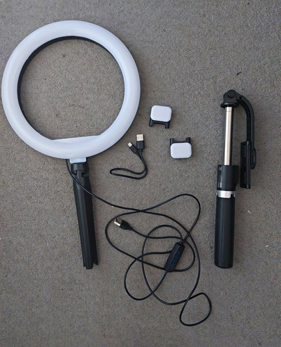 Ring light and tripod