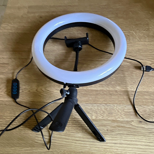 Led ring light - light, tripod
